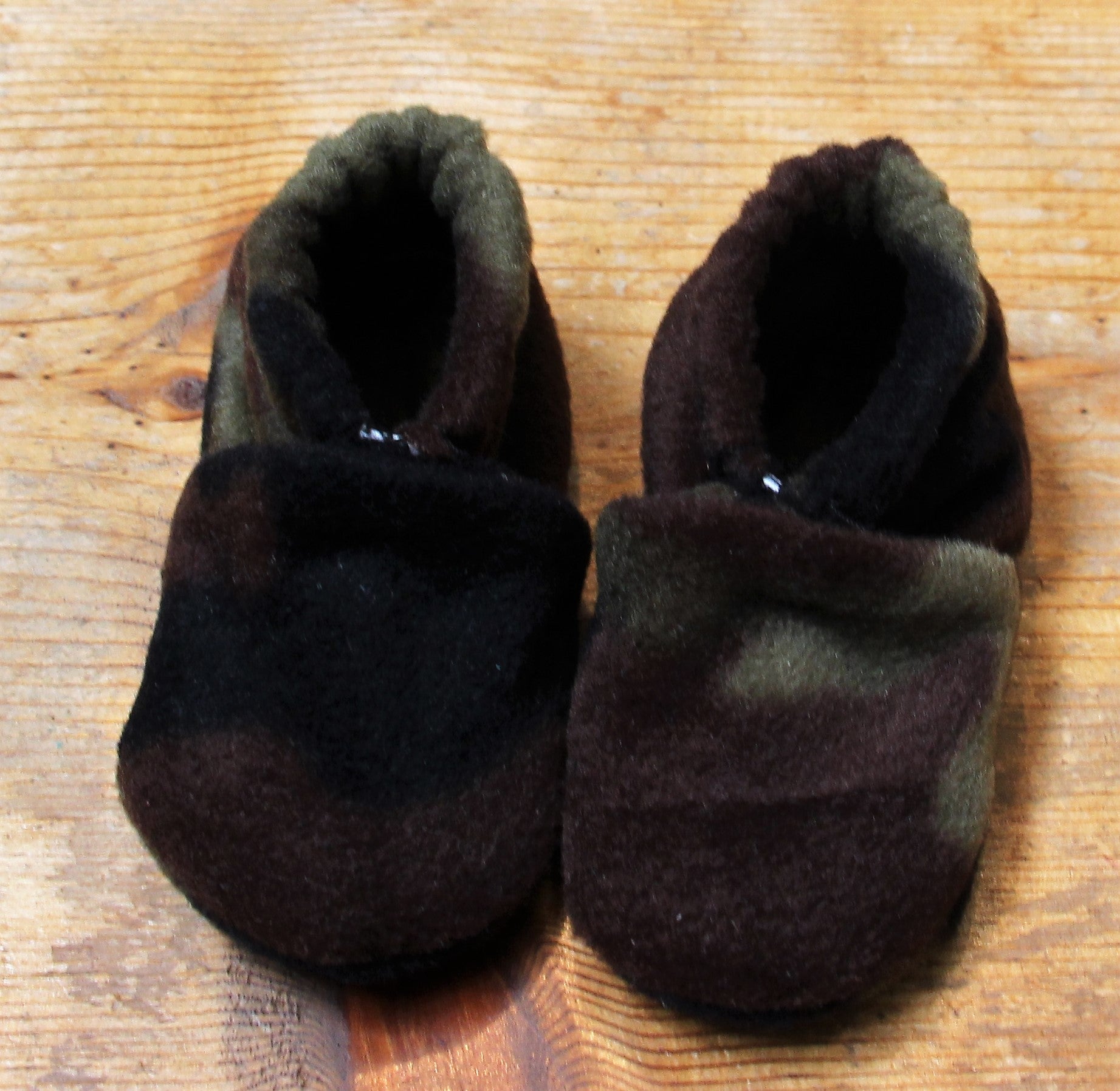 Wolfe Fleece Baby Booties - tempting-teal-boutique